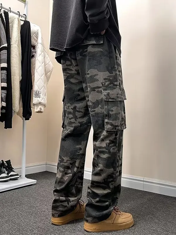 Pantalones cargo con cordón y estampado de camuflaje para hombre