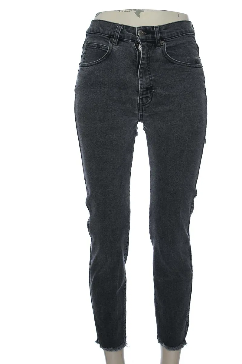 PANTALóN COLOR GRIS  PULL &AMP; BEAR