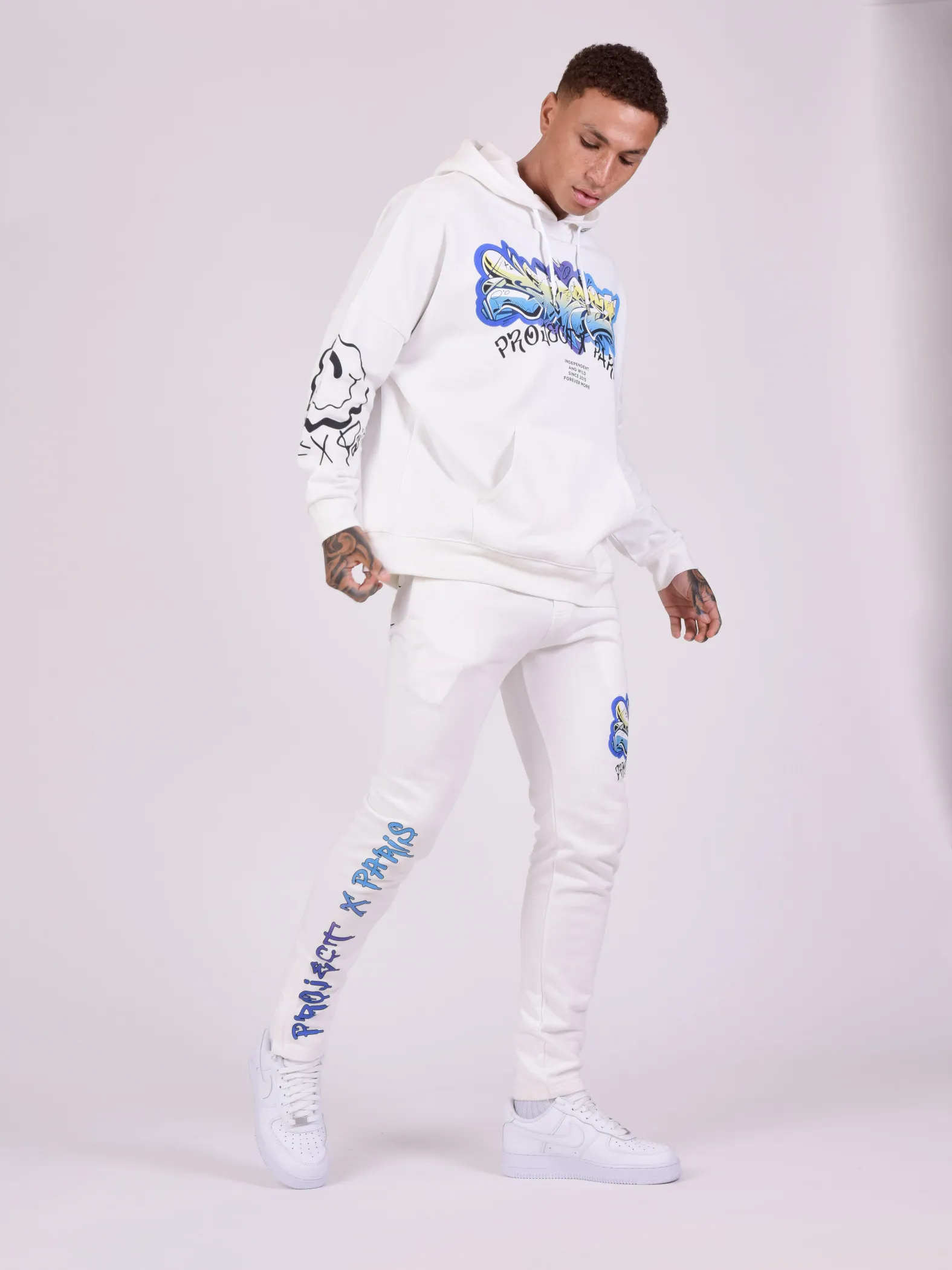 Pantalón de chándal con estampado de arte callejero