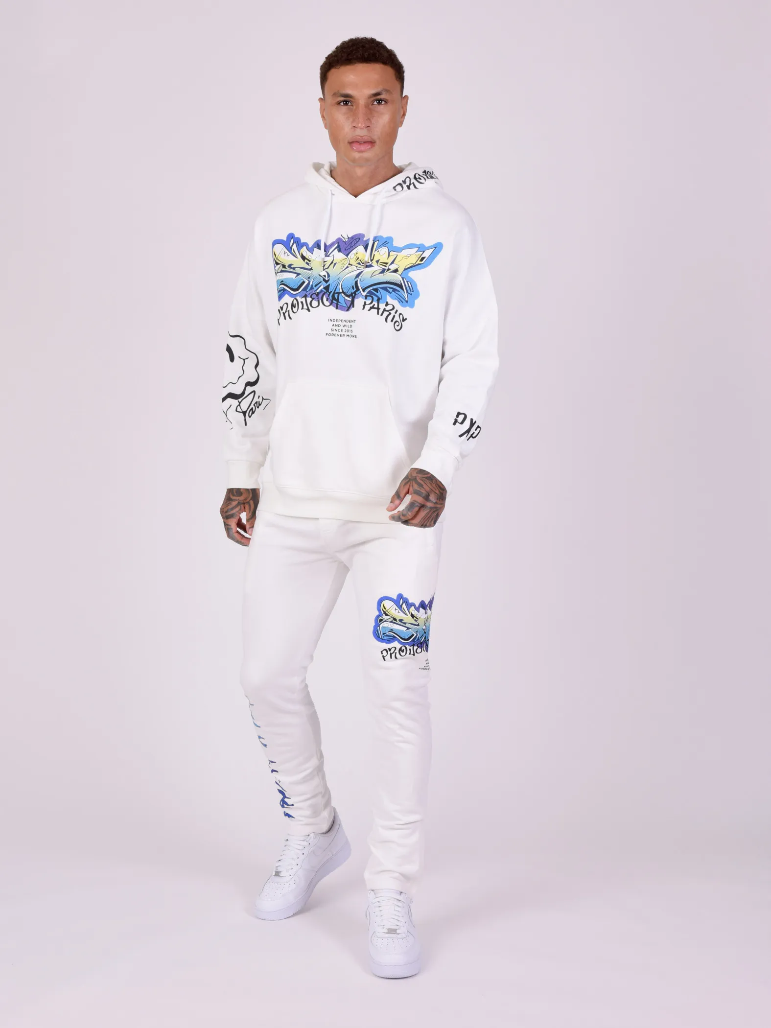 Pantalón de chándal con estampado de arte callejero