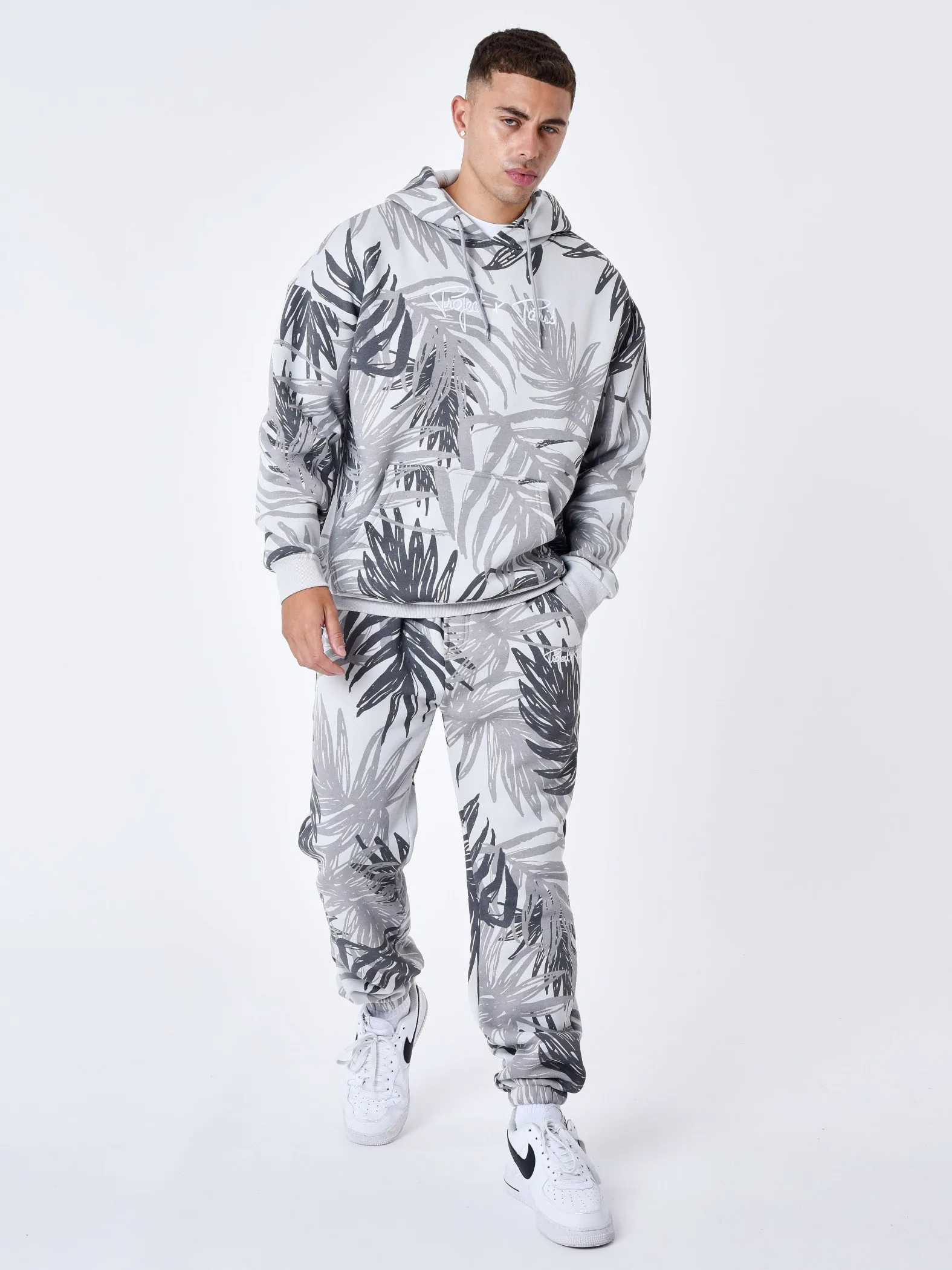 Pantalón de chándal con estampado integral de hojas de palmera