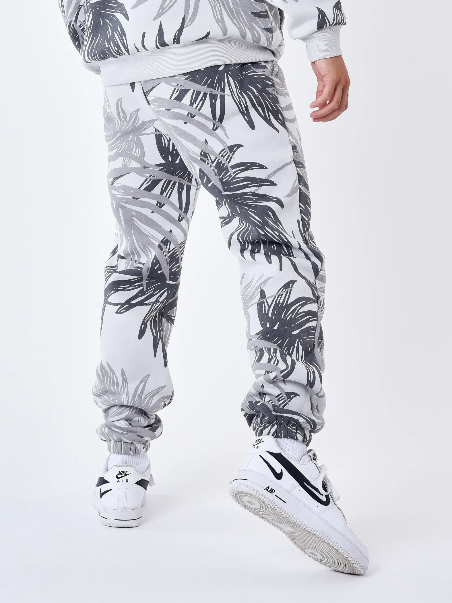 Pantalón de chándal con estampado integral de hojas de palmera