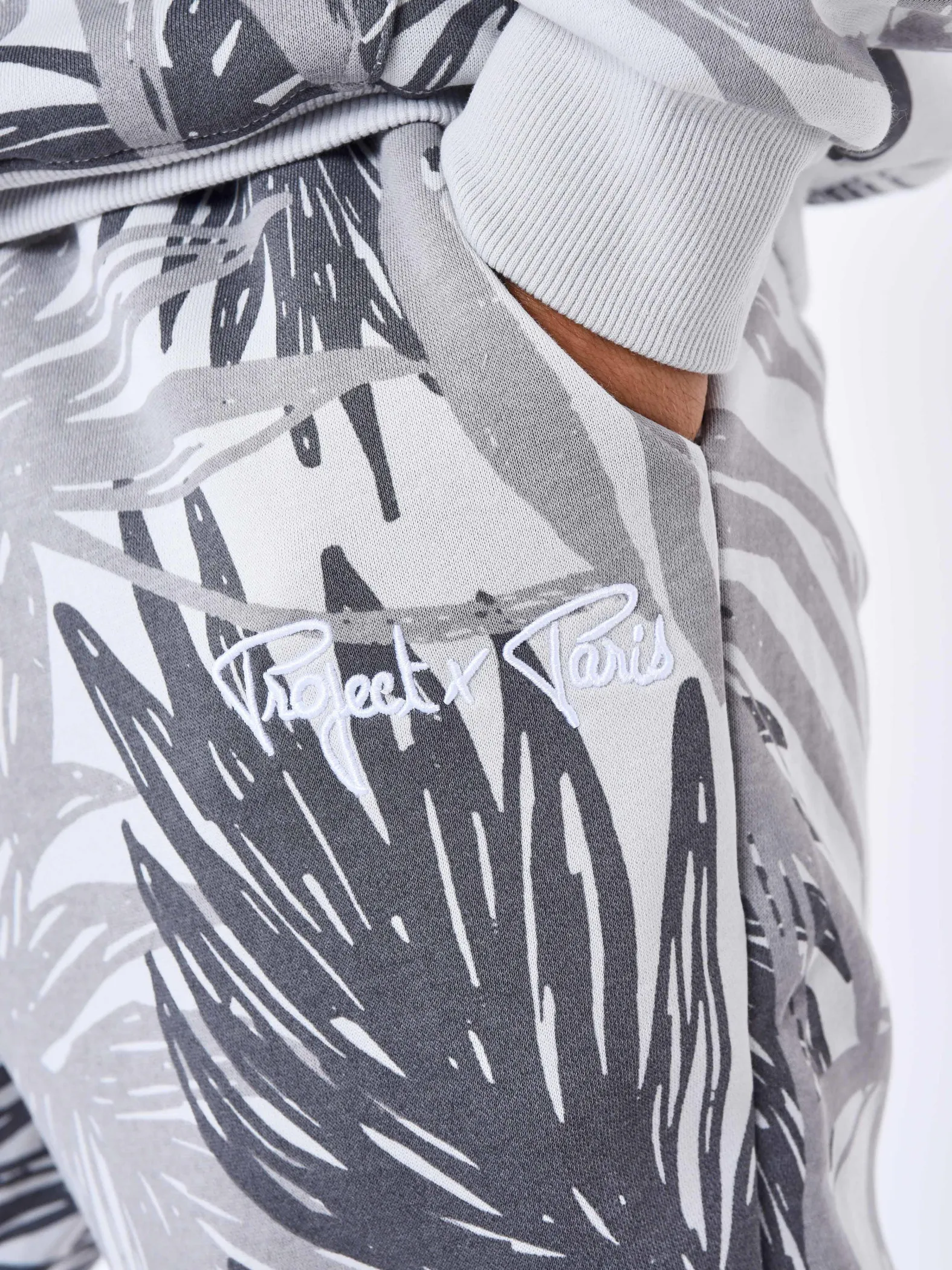 Pantalón de chándal con estampado integral de hojas de palmera