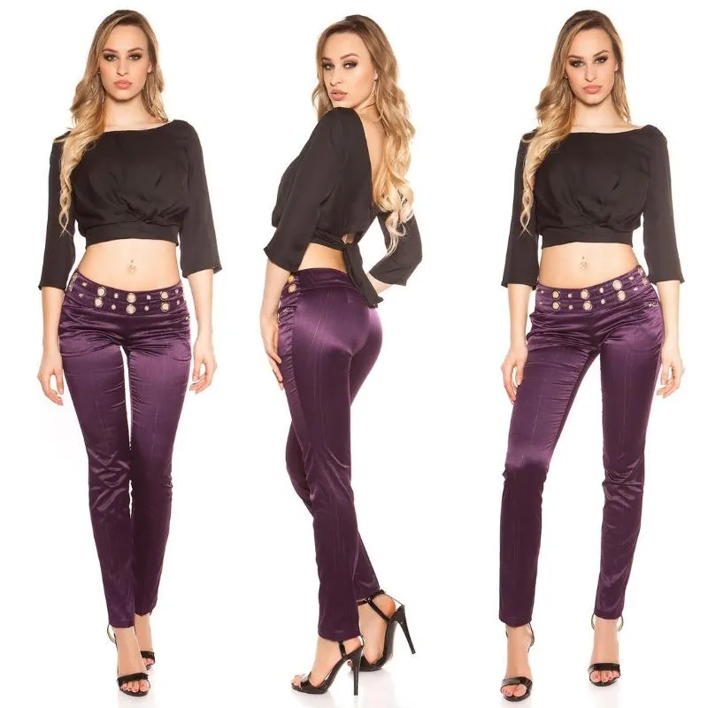 Pantalón púrpura con tela a rayas