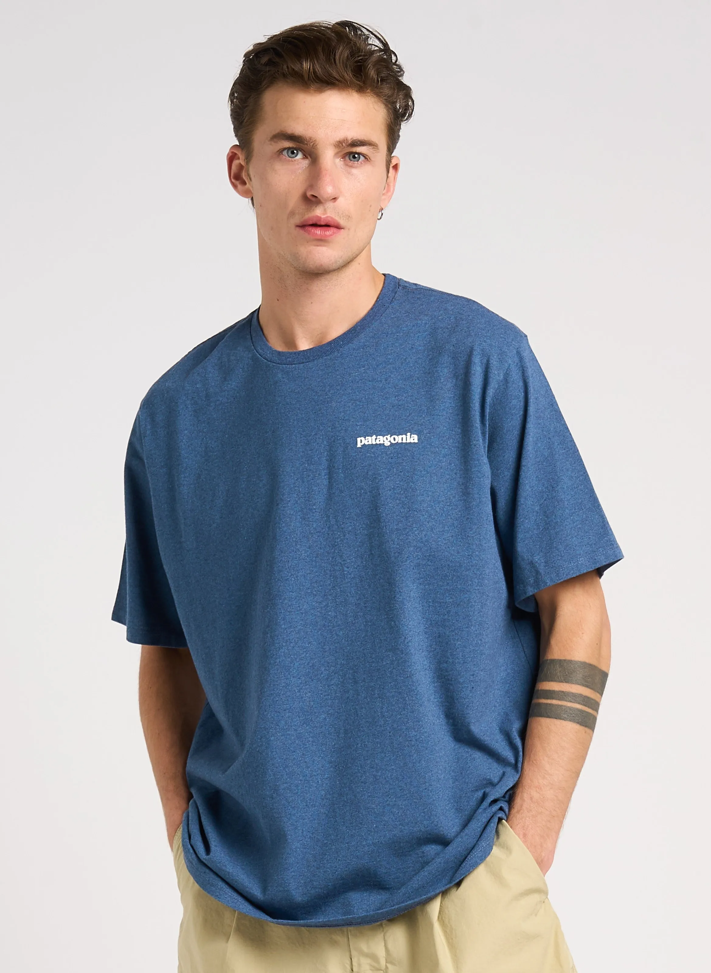 PATAGONIA Camiseta regular fit de mezcla de algodón serigrafiada con cuello redondo en azul