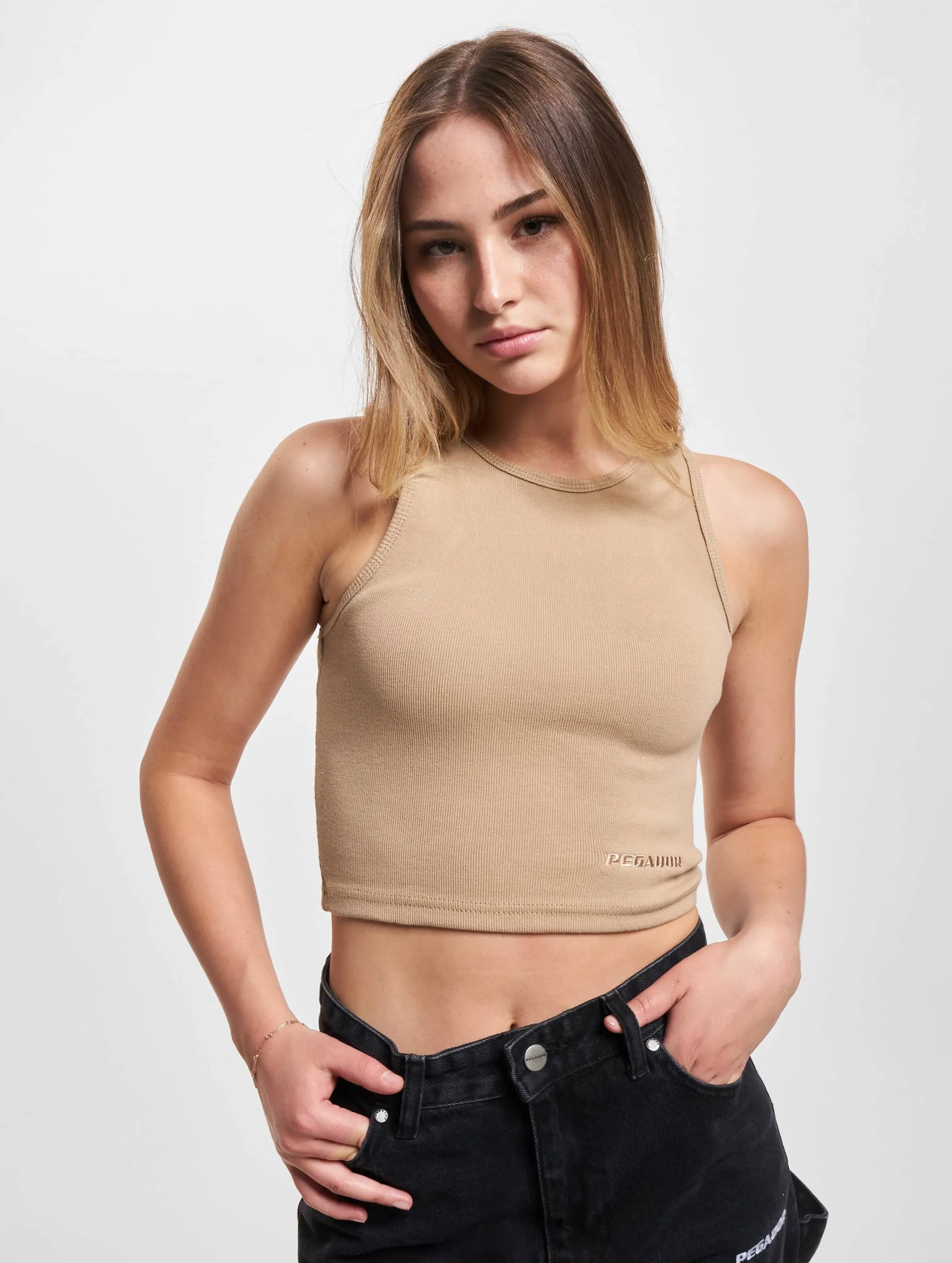 PEGADOR Ayla
