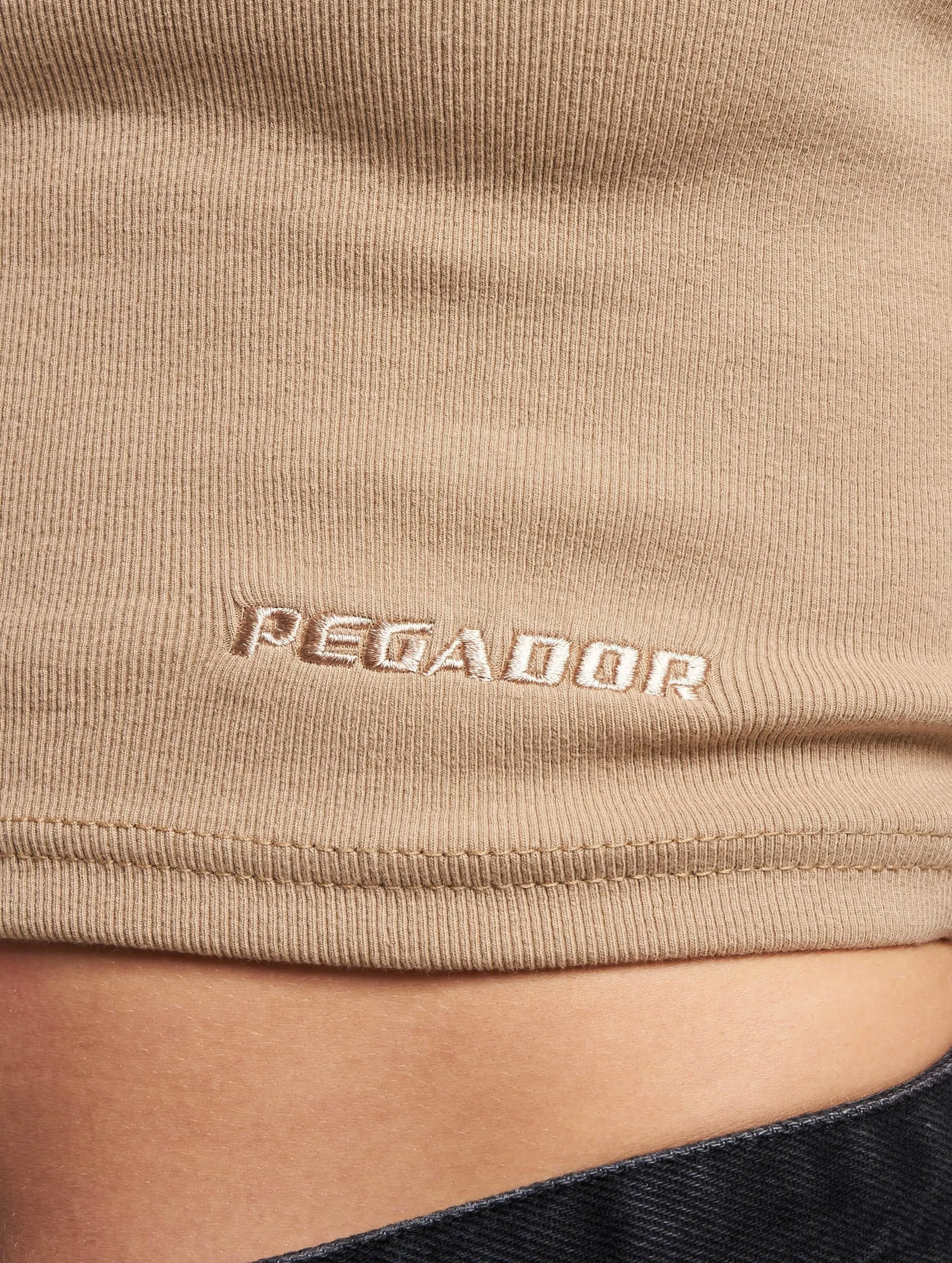 PEGADOR Ayla