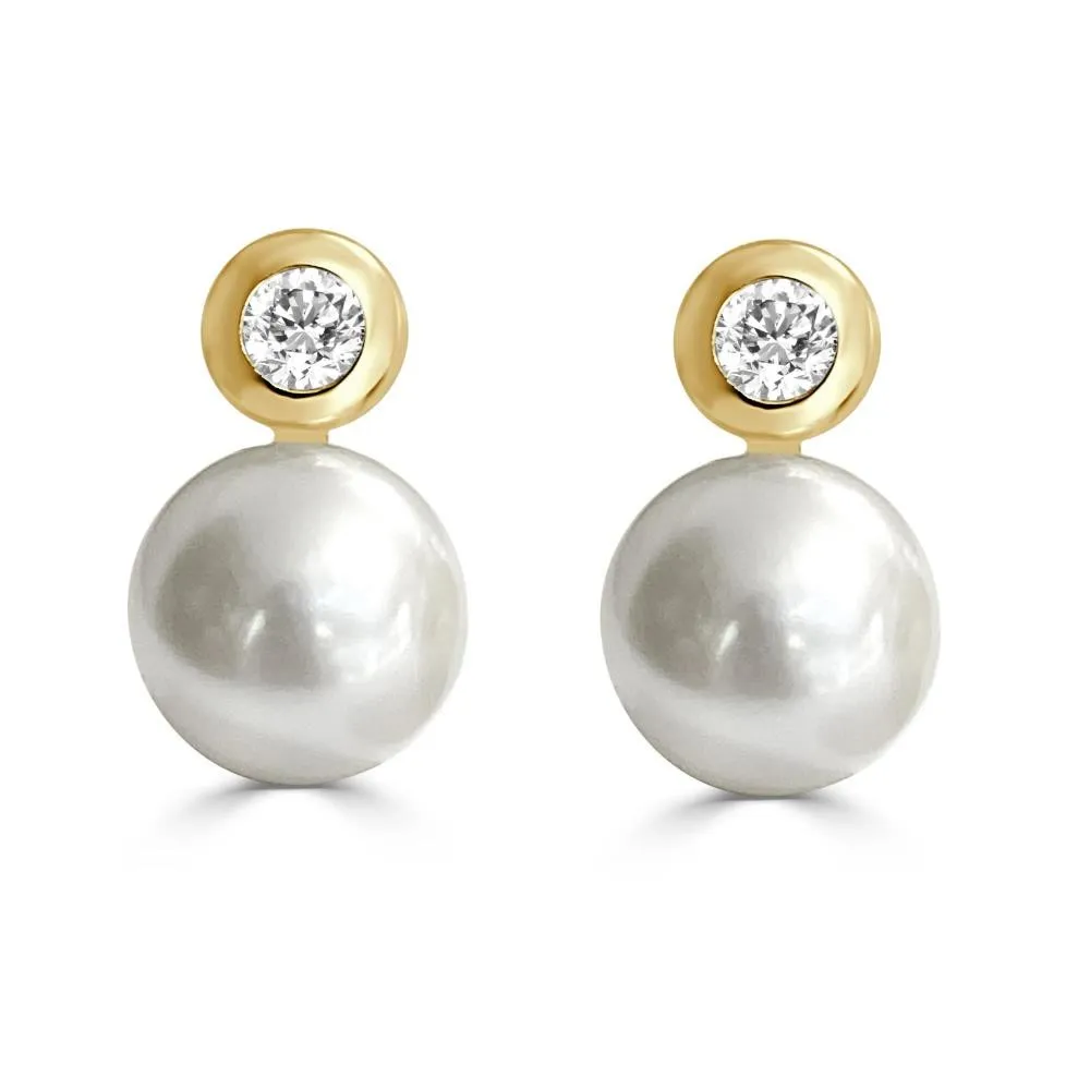 Pendientes de oro 18k con chatón y circonita de 4mm y perla de 12mm con cierre omega