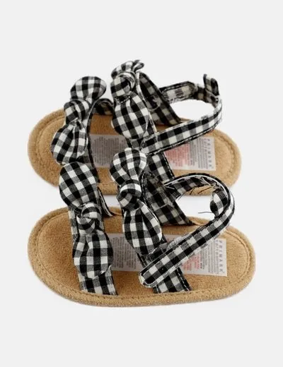 Primark Sandalia bicolor estampado cuadros