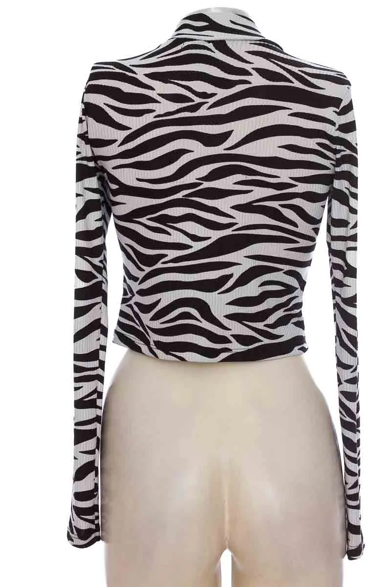 TOP / CAMISETA COLOR NEGRO  MAMASANTA