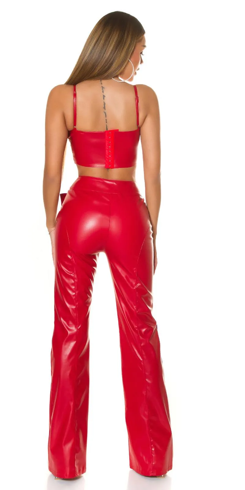 Top corto polipiel rojo con hebilla