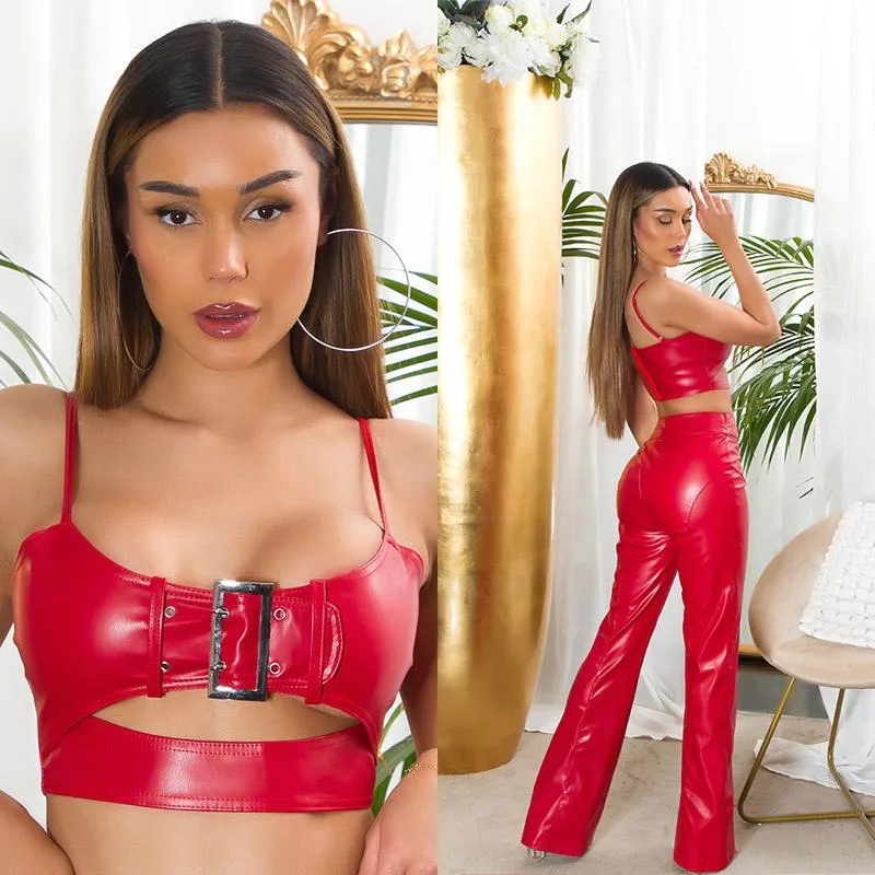 Top corto polipiel rojo con hebilla