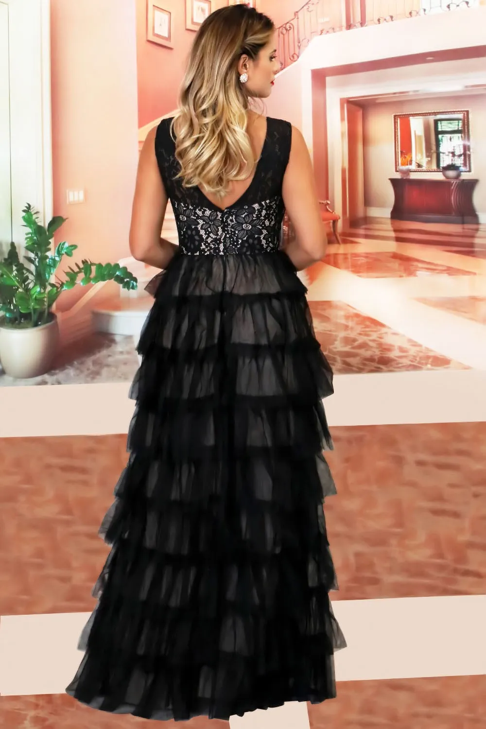 Vestido de encaje con volantes de tul