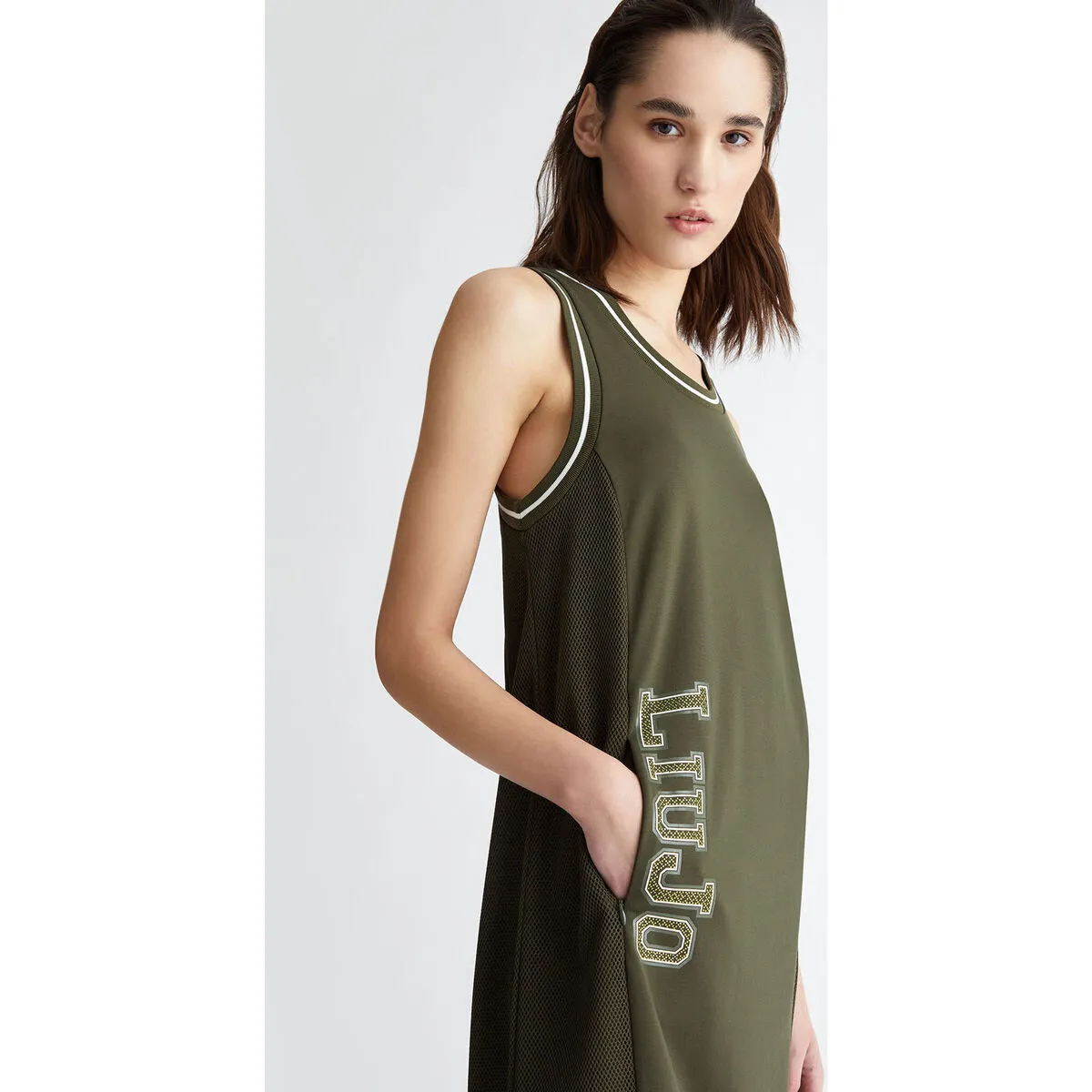Vestido de punto con logotipo