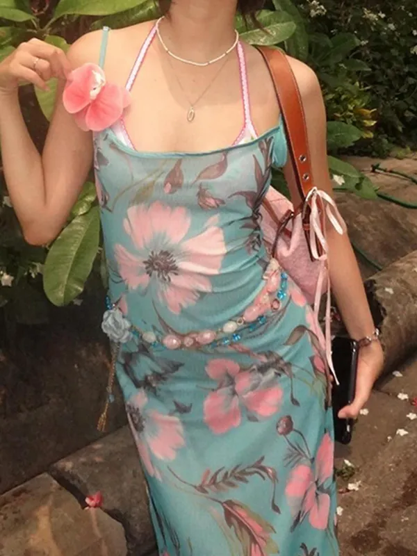 Vestido largo con cinturón y tirantes de malla con estampado floral romántico