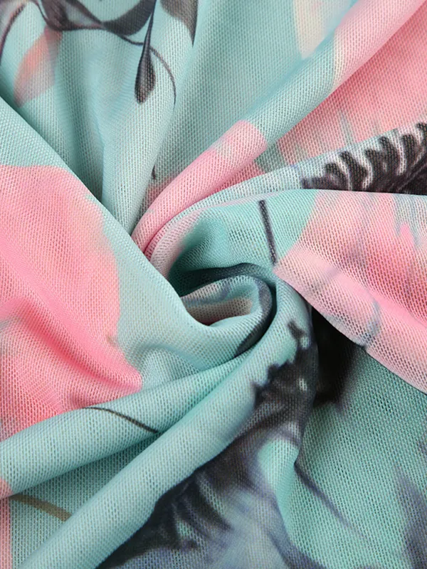 Vestido largo con cinturón y tirantes de malla con estampado floral romántico
