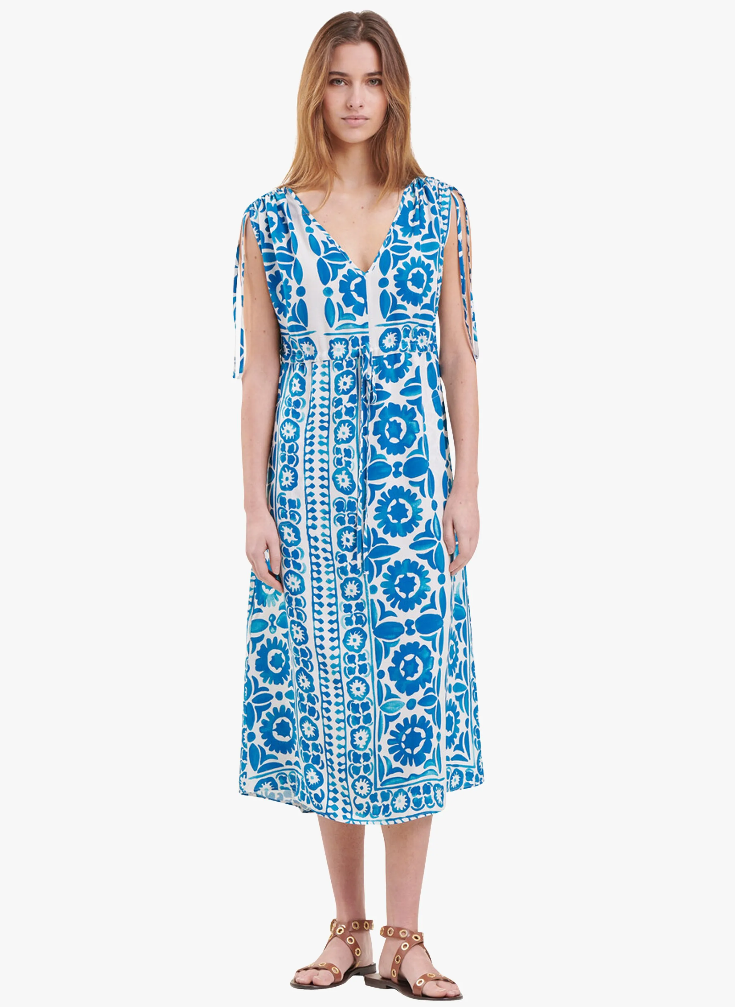 Vestido largo holgado con cuello de pico en azul
