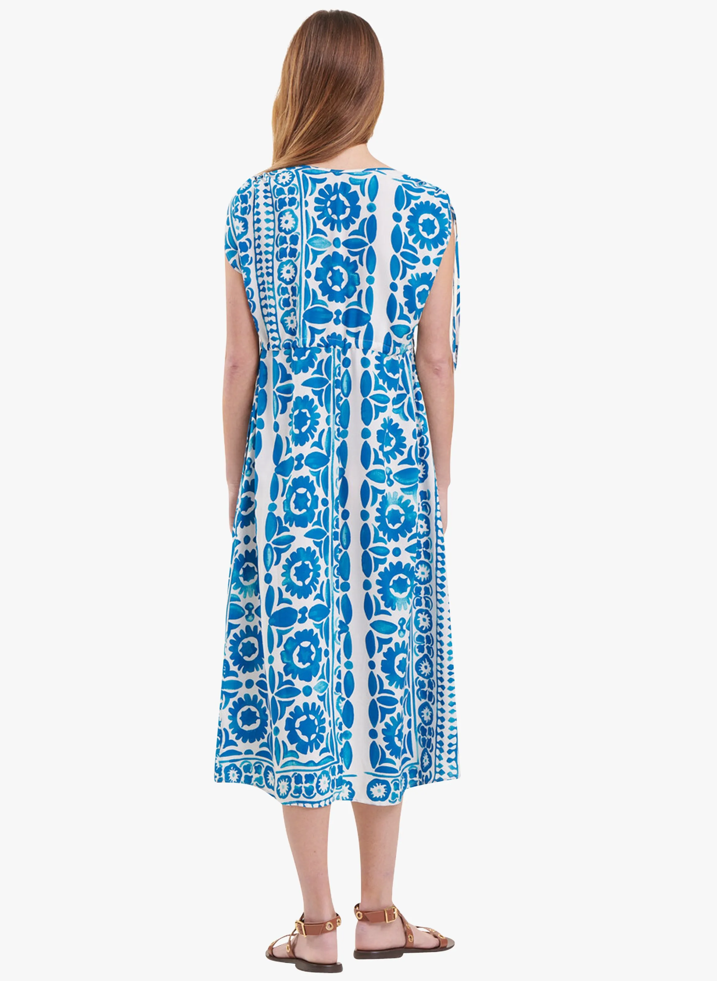 Vestido largo holgado con cuello de pico en azul