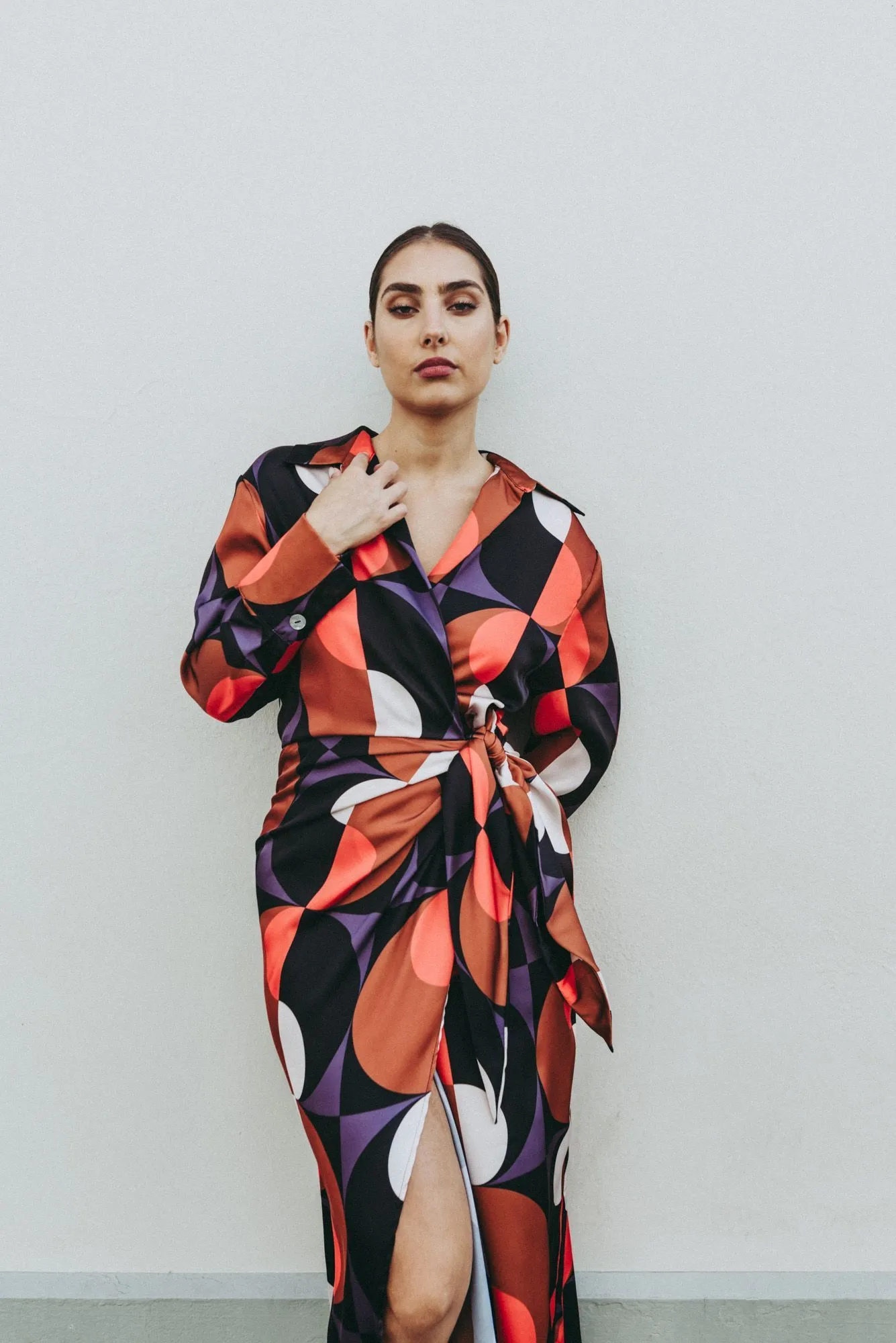 Vestido largo satinado estampado geometrico para mujer