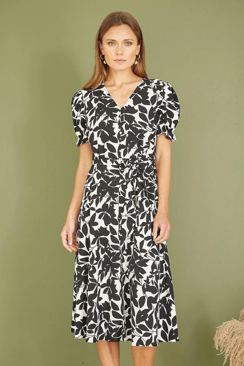 Women's Mela London Mela Black And White Leaf Print Midi Tea Dress